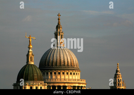 Statue of Justice on top of the Old Bailey (Central Criminal Court) in front of St Paul's Cathedral, City of London, UK Stock Photo