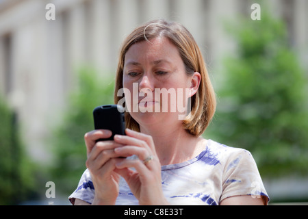 Woman using a blackberry in Washington DC Stock Photo