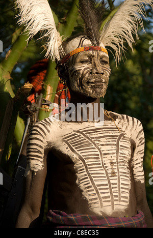 Elk200-5350v Ethiopia, Omo Valley, Murelle, Karo tribe, man with painted face and feather headdress Stock Photo