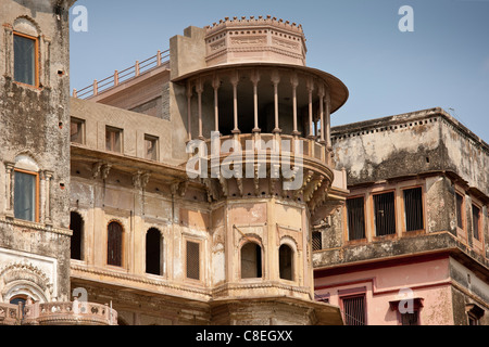 Typical Indian architecture at Rana Mahal Ghat on banks of The Ganges River in holy city of Varanasi, Northern India Stock Photo