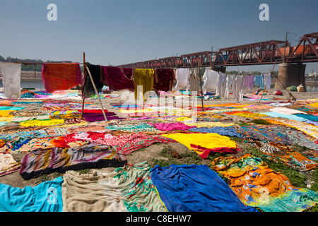 Saris and other laundry drying on the banks of River Yamuna at Agra, India Stock Photo