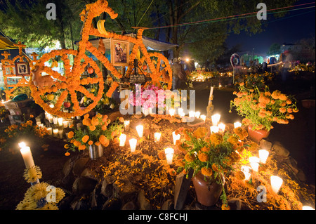Flowers, Dia de Muertos (Day of the Dead, Tzintzuntzan, Lago de Patzcuaro, Michoacan state, Mexico Stock Photo