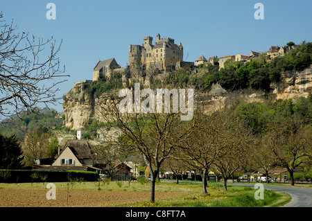 beynac-and-the-castel-perigord-beynac-is-classified-most-fine-village