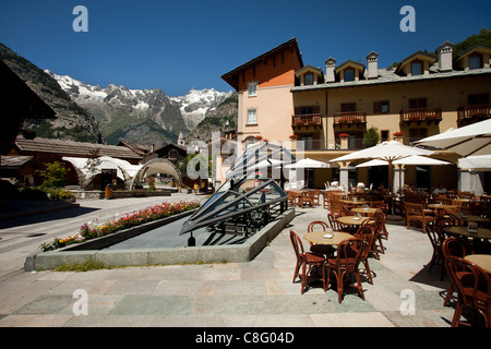 Courmayeur: Town Centre: Restaurant Stock Photo