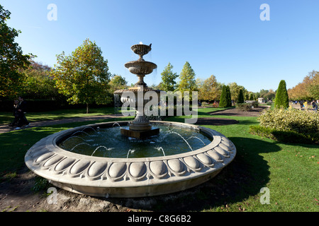 Water Fountain in Queen Mary's Gardens, Regent's Park, London, England, UK. Stock Photo