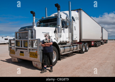 Woman road train driver with truck carrying 75 tonnes of tomatoes at the Nullarbor Roadhouse, South Australia Stock Photo