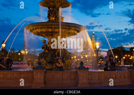 Water fountain and Eiffel Tower at night, Place de la Concorde, Paris, France Stock Photo