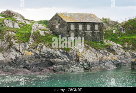 Old sail loft at the mouth of Polperro harbour, Cornwall UK Stock Photo