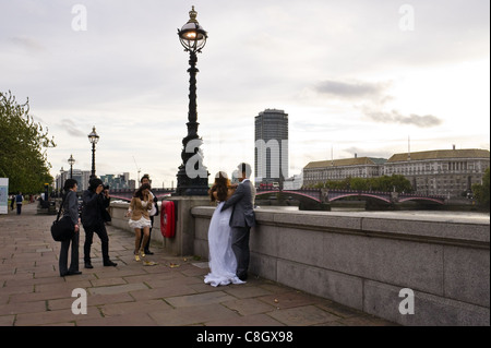 An oriental couple having photos taken after their wedding in London Stock Photo