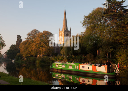 Narrowboat on River Avon by Holy Trinity Church, Stratford-upon-Avon, UK Stock Photo