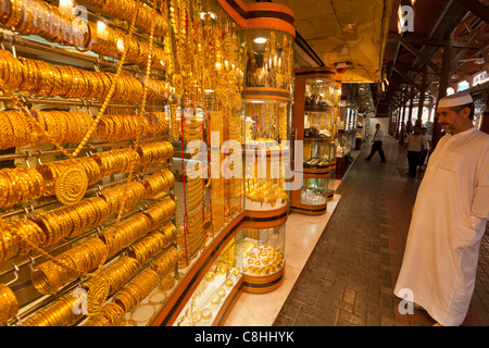 Male arab shopping, Gold Souk Market, Deira, Dubai, United Arab Emirates, UAE