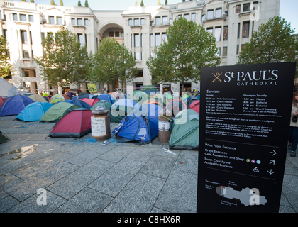 Anti capitalist protest camp outside St Paul's Cathedral in the City of London, UK, on Tuesday, 25th October, 2011. Stock Photo