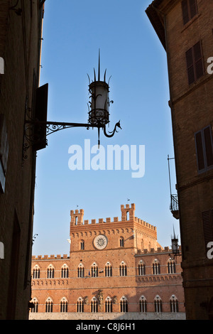 Palazzo Pubblico view from across the Piazza Del Campo, Siena, Tuscany, Italy Stock Photo