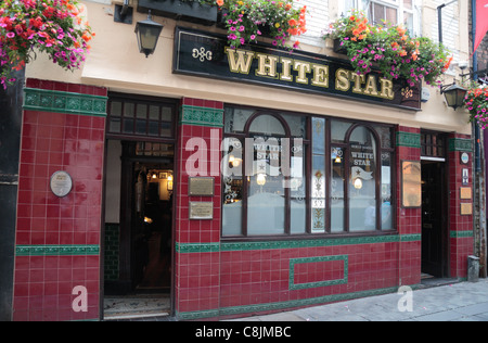 The World Famous White Star traditional ale public house on Rainford Gardens, Liverpool, UK. Stock Photo