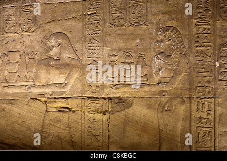 Detail of relief work showing  offerings to gods at the Temple of Horus, Edfu Upper Egypt Stock Photo