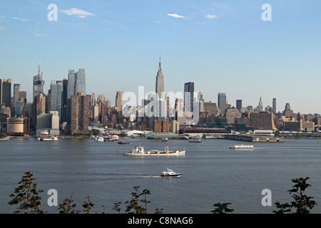 Boating activity on the Hudson River in front of the New York City Mid-town Manhattan skyline. Stock Photo