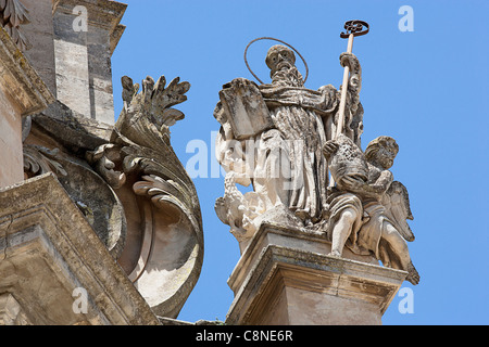 Italy, Sicily, Ragusa Ibla, Church of San Giuseppe, statues Stock Photo