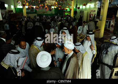 Iraq, Salman Pak, Sunni and Shia tribal leaders meet to resolve conflicts the central government has failed to solve. Stock Photo