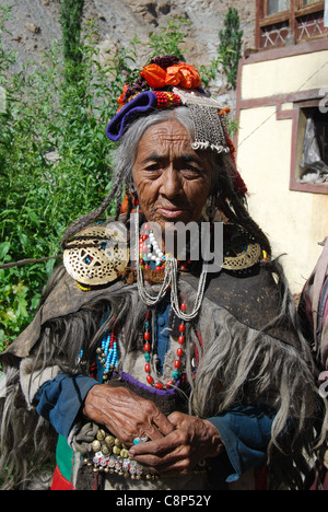 Ladakh, Himalaya, India, Ladhaki Flower woman, Dha Hanu Valley, Ladakh, Kashmir-Jammu, India Stock Photo