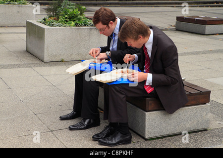 Two office workers eating lunch, City of London, UK Stock Photo