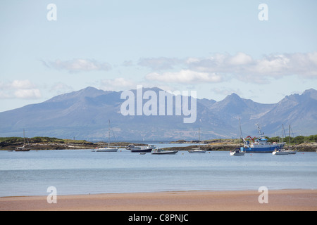 Kames Bay, Millport on the Island of Great Cumbrae with the mountains of Arran in the background, North Ayrshire, Scotland, UK Stock Photo