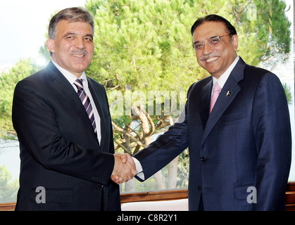 Pakistan President, Asif Ali Zardari shakes hand with his Turkish Counterpart Abdullah Gull during their meeting in Istanbul Stock Photo