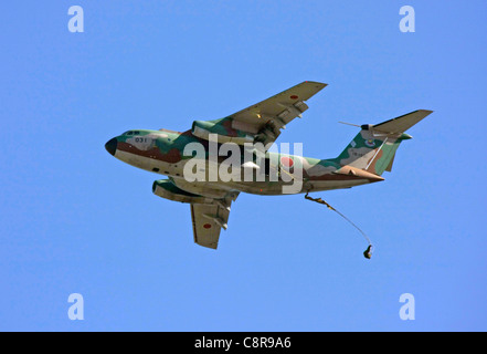 Paratroopers jumping from Kawasaki C1 cargo aircraft of Japan Air Self Defense Force Stock Photo