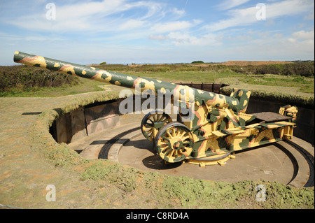 WW11 German 22cm K532 (f) artillery piece on display in a restored bunker at Batterie Dollmann, Guernsey. Stock Photo