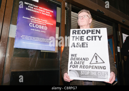 Protest against the closure of Belfast City Hospital's accident and emergency department due to staff shortages. BELFAST 01/11/2011 Stock Photo