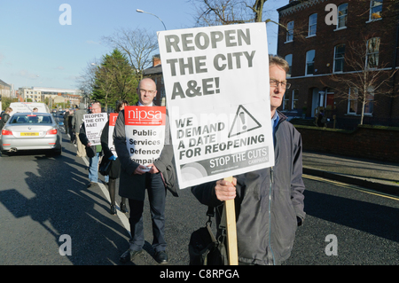 'White Line' Protest against the closure of Belfast City Hospital's accident and emergency department due to staff shortages. BELFAST 01/11/2011 Stock Photo