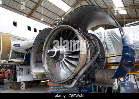 Boeing 757 Engine Maintenance Stock Photo - Alamy