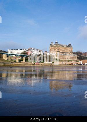 dh South Bay SCARBOROUGH NORTH YORKSHIRE The Spa Bridge and The Grand Hotel Scarborough beach uk english seaside Stock Photo
