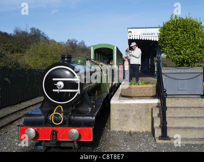 dh Scalby Mill Station SCARBOROUGH NORTH YORKSHIRE North Bay Railway steam train and tourists passengers at rail station uk holiday tourist summer Stock Photo