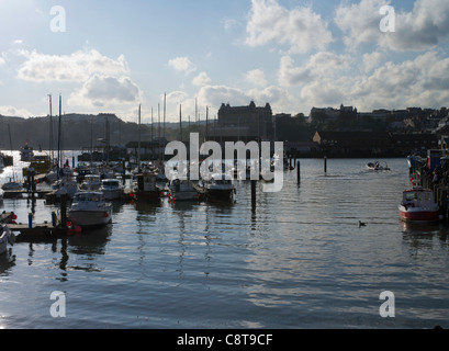 dh South Bay Harbour SCARBOROUGH NORTH YORKSHIRE Moored boats in Scarborough harbor sea uk Stock Photo