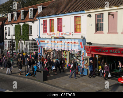 dh South Bay gift shop SCARBOROUGH NORTH YORKSHIRE Amusements people seafront crowds seaside traditional britain resorts holiday resort Stock Photo