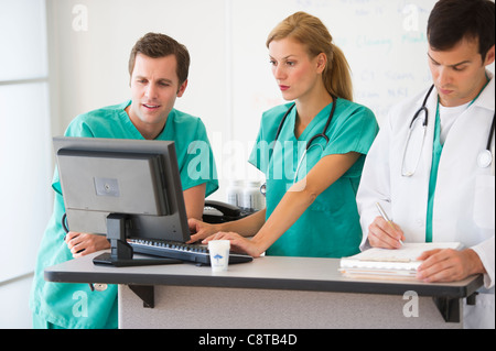 USA, New Jersey, Jersey City, Team of doctors looking at computer Stock Photo