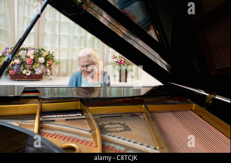 USA, New York State, Old Westbury, Senior woman playing piano Stock Photo