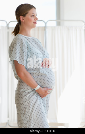 USA, New Jersey, Jersey City, Pregnant woman in hospital Stock Photo