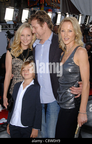 Anne Heche, Abigail Heche at arrivals for World Premiere of Cirque du ...