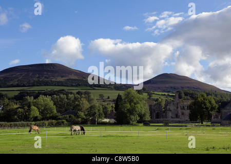 Eildon Hills behind Melrose Scottish Borders Stock Photo