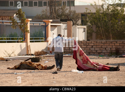 Dead Khamis brigade fighter near the Khamis brigade headquarters en route to Tripoli Stock Photo