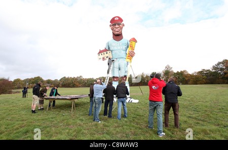 Frank Shepherd puts the finishing touches to an giant 30ft effigy of footballer Mario Balotelli which will be burnt at Edenbridge Bonfire Societies 5th of November celebration. November 2, 2011. Picture by James Boardman Stock Photo