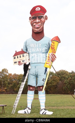 Artist Frank Shepherd puts the finishing touches to an giant 30ft effigy of footballer Mario Balotelli which will be burnt at Edenbridge Bonfire Societies 5th of November celebration. November 2, 2011. Picture by James Boardman Stock Photo