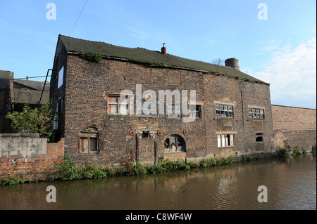 Derelict canalside buildings in Burslem Stoke on Trent Stock Photo