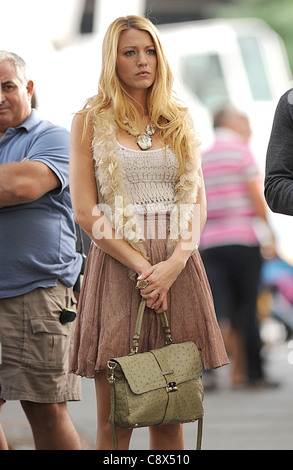 Blake Lively wearing Haute Hippie vest Rodarte Opening Ceremony skirt Mulberry bag out about GOSSIP GIRL Shooting on Location Stock Photo