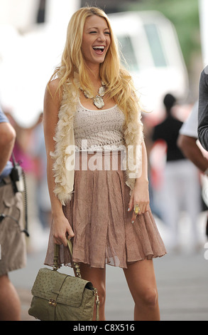 Blake Lively wearing Haute Hippie vest Rodarte Opening Ceremony skirt Mulberry bag out about GOSSIP GIRL Shooting on Location Stock Photo