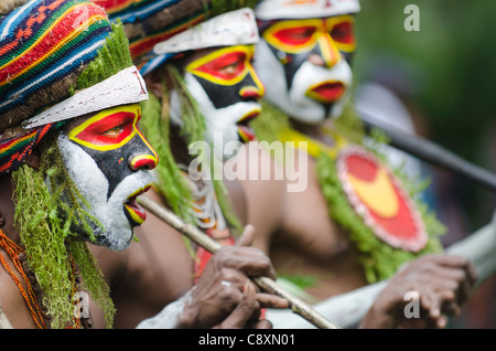 Western Highland Sing sing group performing at the Mt Hagen Show Papua New Guinea Stock Photo