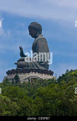Giant bronze Tian Tan (Big Buddha) statue on Lantau Island, Hong Kong Stock Photo