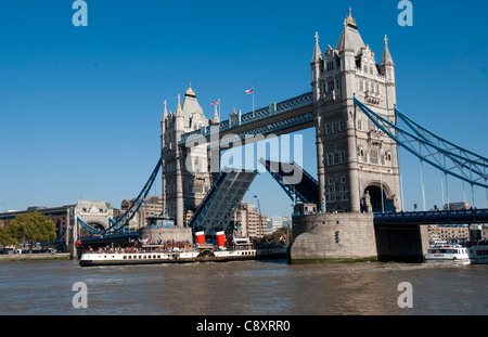 London on Friday 30.9.11 Britain's oldest paddle steamer The Waverley goes under Tower Bridge in London. Stock Photo