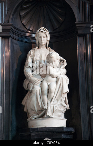 Belgium, Brugge, Church of our Lady Bruges, Madonna and Child Statue by Michelangelo Stock Photo